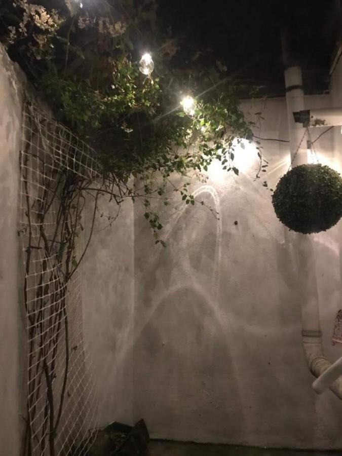 Charming 2 Bedroom In Location Apartment *