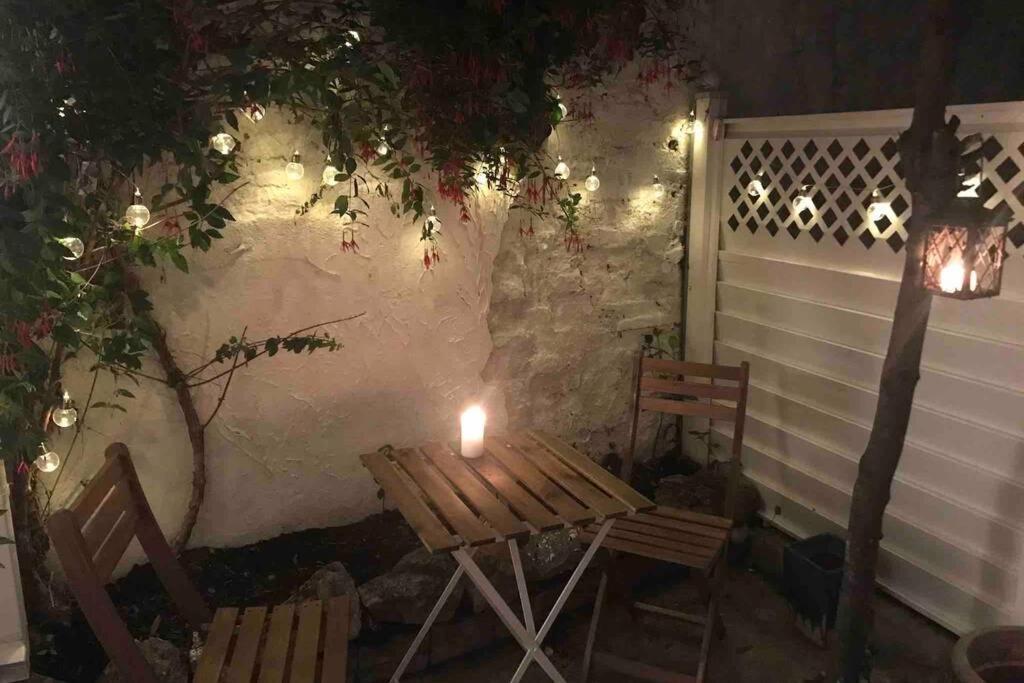 Holiday home Entire House, Sleeps 2-6, Sunroom, Outside Yard Dublin