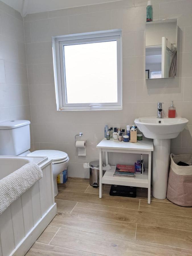Holiday home Entire House, Sleeps 2-6, Sunroom, Outside Yard Dublin