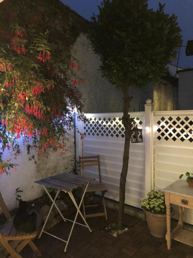 Entire House, Sleeps 2-6, Sunroom, Outside Yard Dublin