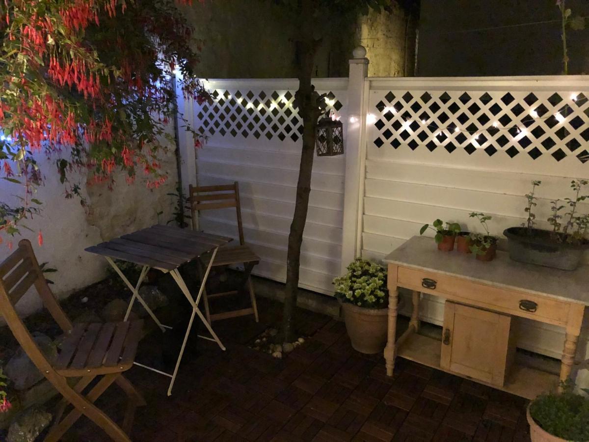 Entire House, Sleeps 2-6, Sunroom, Outside Yard Dublin