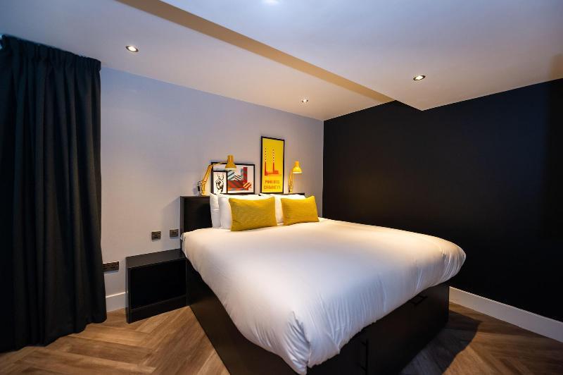 Aparthotel Staycity Castle