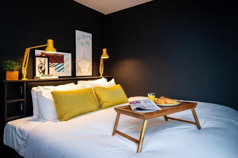 Staycity Castle Aparthotel 4*