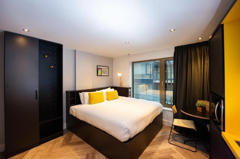Staycity Castle Aparthotel