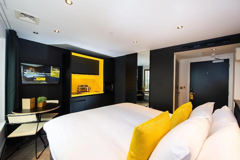 Aparthotel Staycity Castle 4*