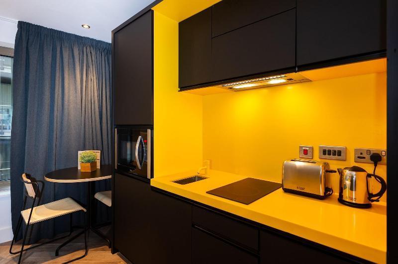 Staycity Castle Aparthotel 4*