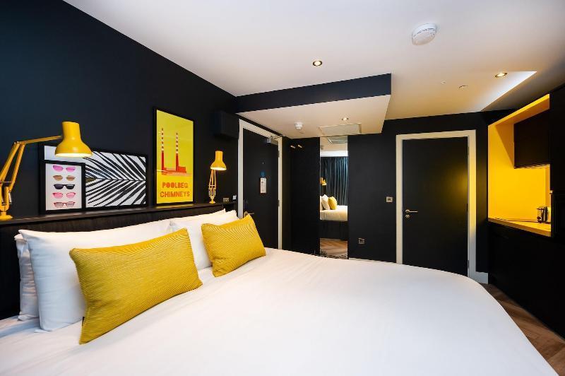 Staycity Castle Aparthotel 4*