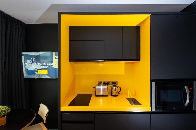Aparthotel Staycity Castle 4*