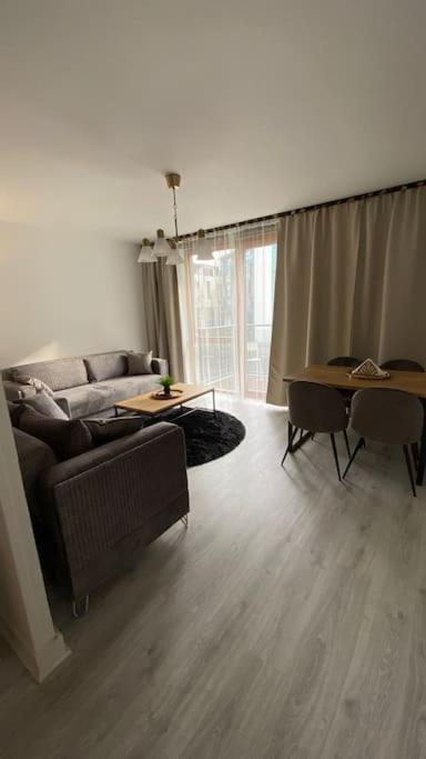 Stunning Modern 2bed Near City& Airport Dublin
