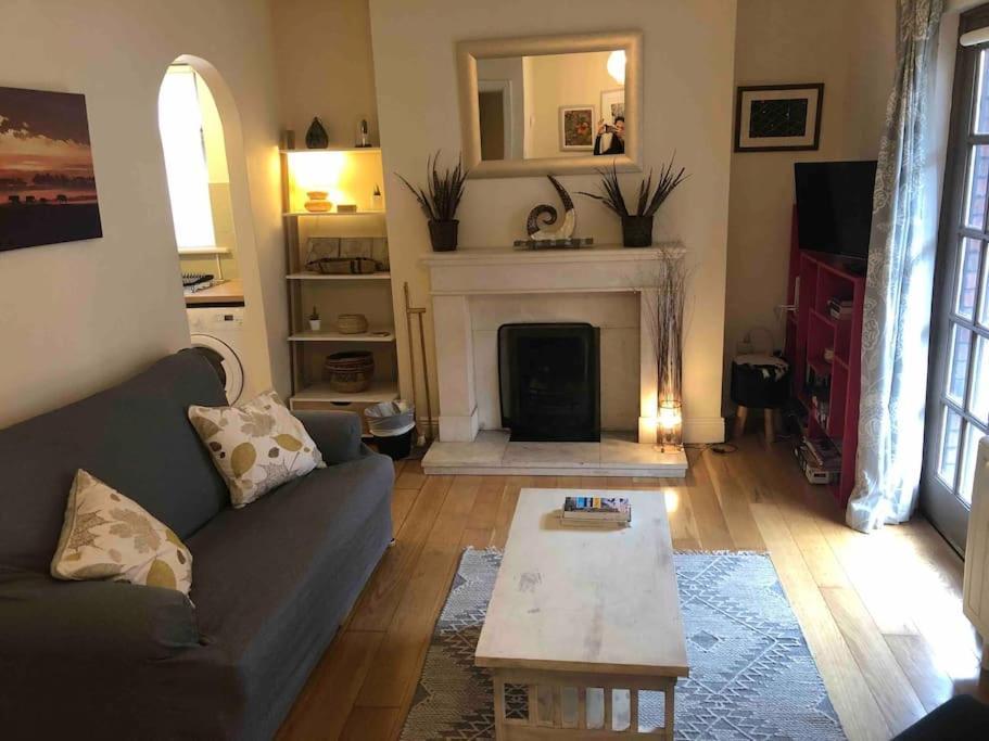 Artist's Central Apartment! * Dublin