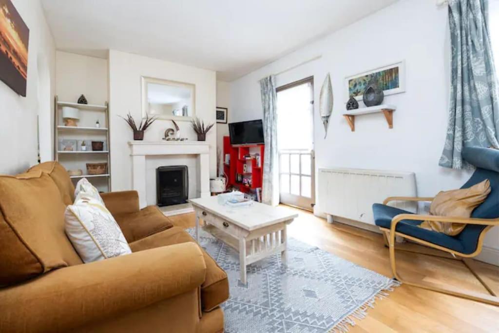 Artist's Central Apartment!