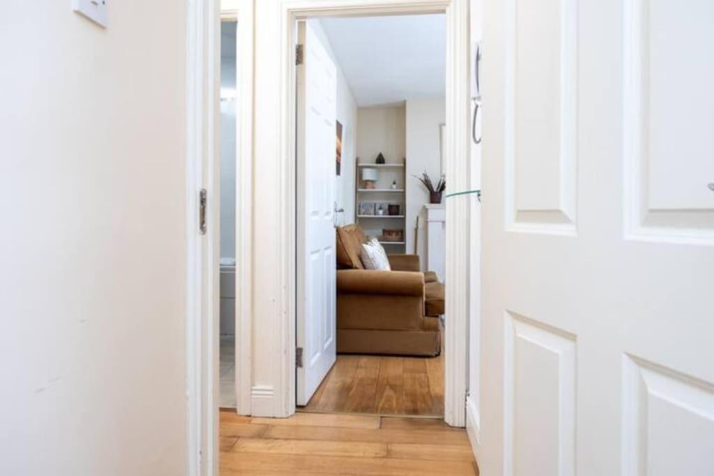 Artist's Central Apartment! *