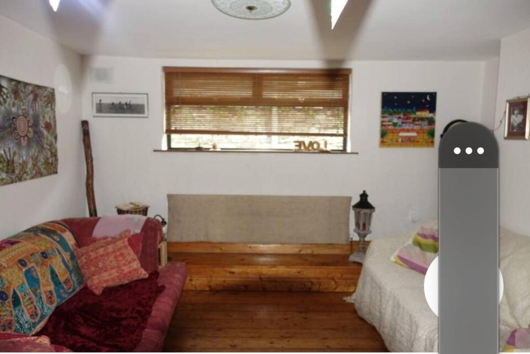 Guest house Double Bedroom In *
