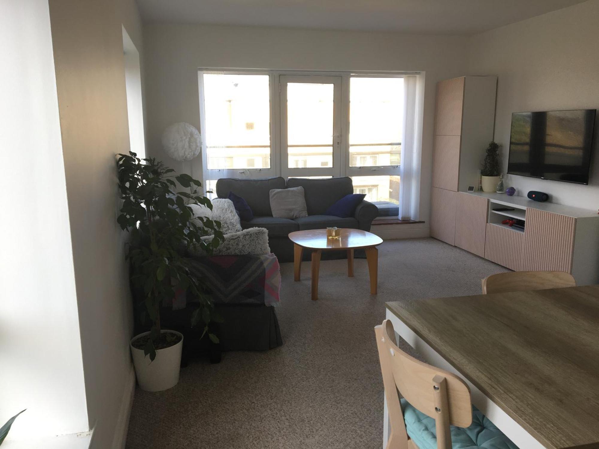 Spacious 3 Bedroom With Parking Apartment *