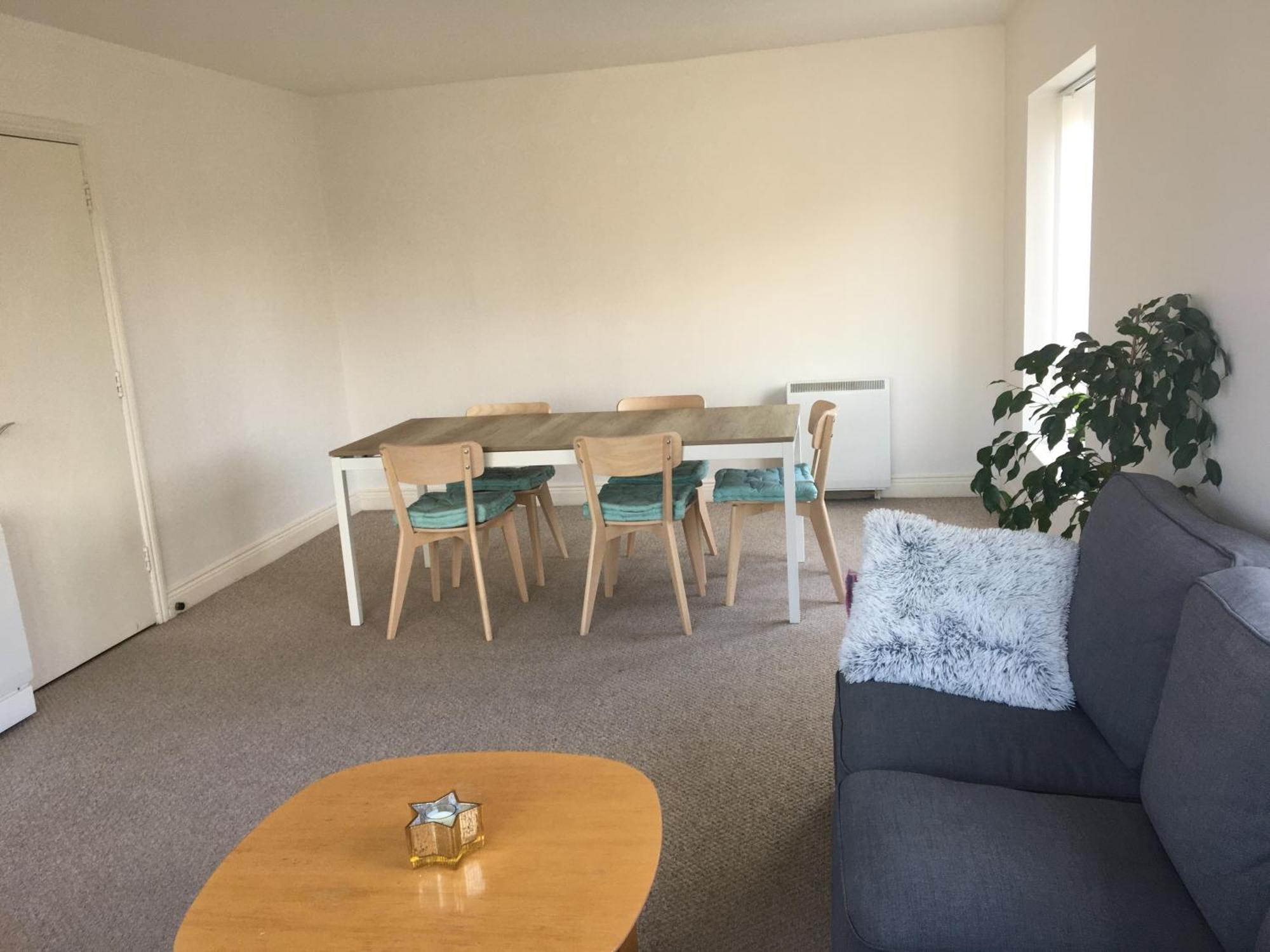 Spacious 3 Bedroom With Parking Apartment *