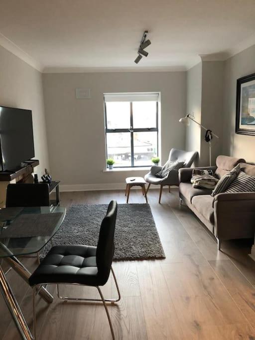 Apartment In Center.