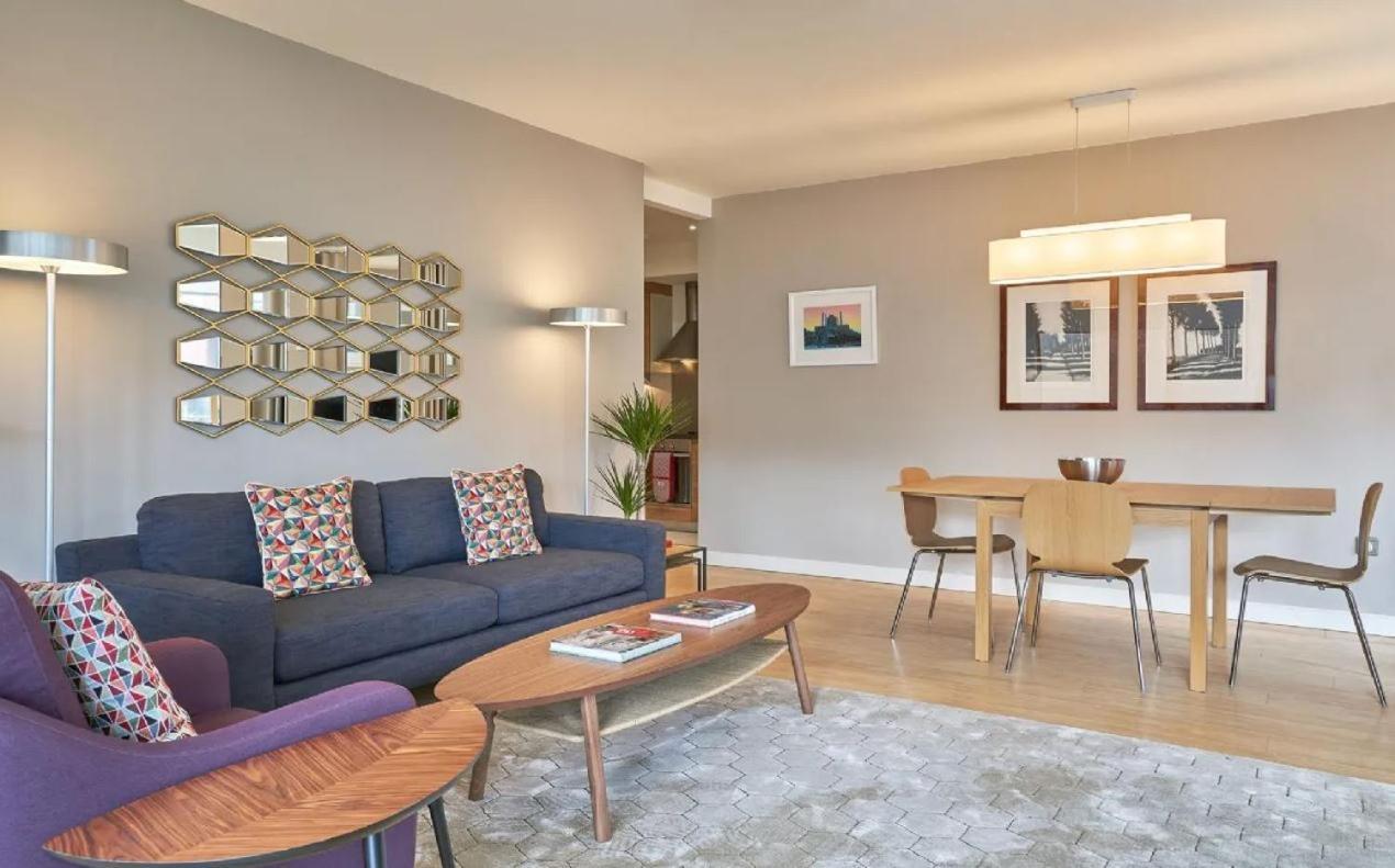 Large Stylish Bright & Luxurious 2 Bed *