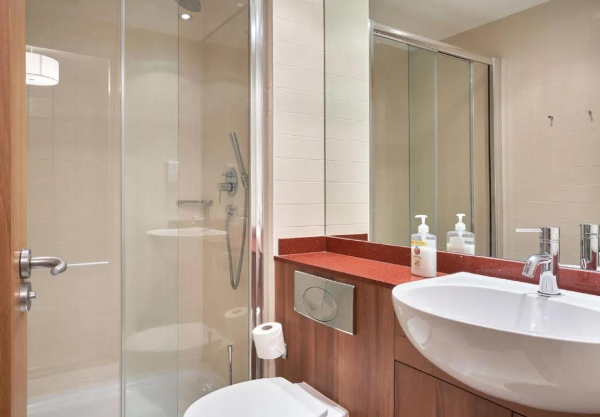 Large Stylish Bright & Luxurious 2 Bed Holiday home *