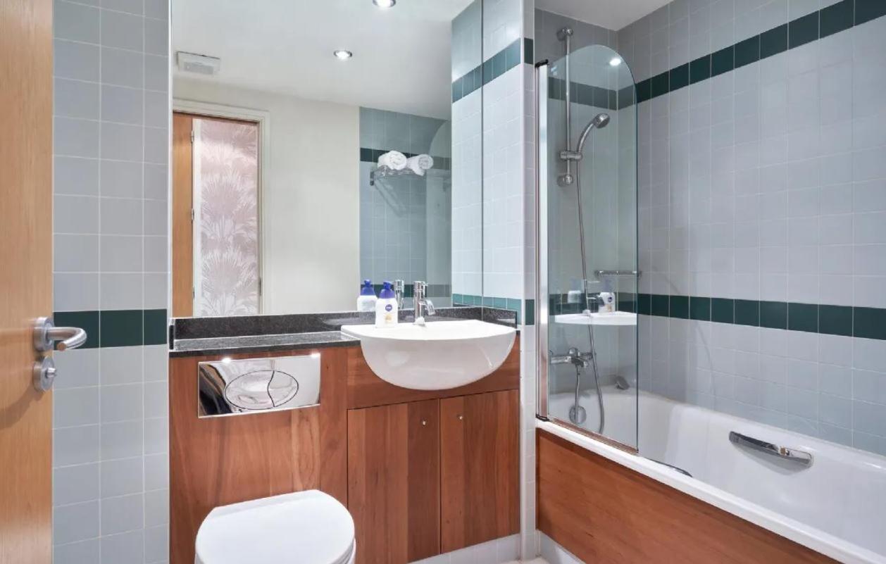 Large Stylish Bright & Luxurious 2 Bed Holiday home Dublin
