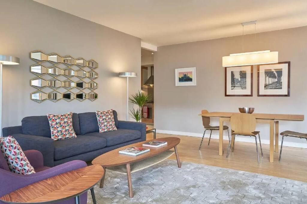 Large Stylish Bright & Luxurious 2 Bed