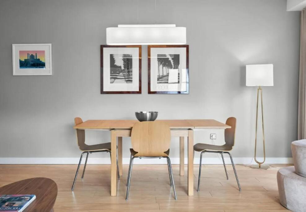 Large Stylish Bright & Luxurious 2 Bed * Dublin
