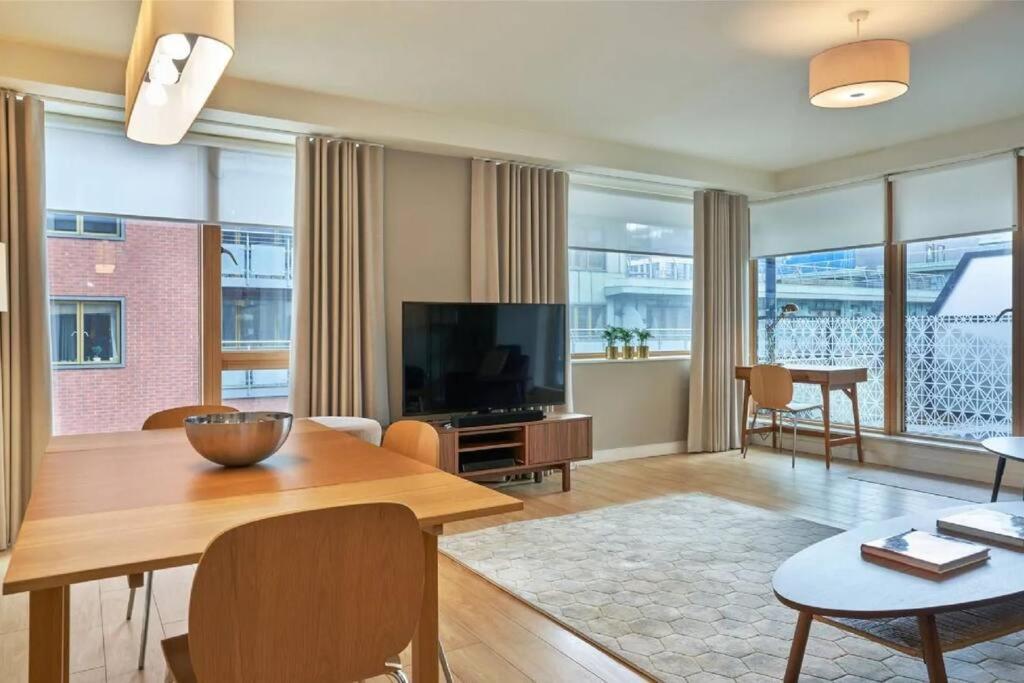 Large Stylish Bright & Luxurious 2 Bed * Dublin