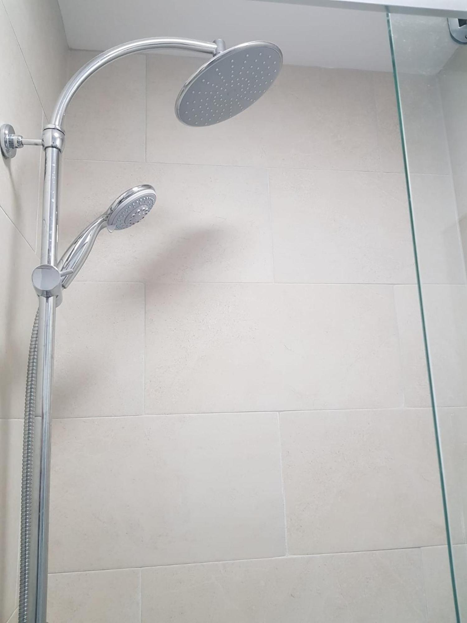 Barnoaks House - Private Ensuite Bathroom Dublin