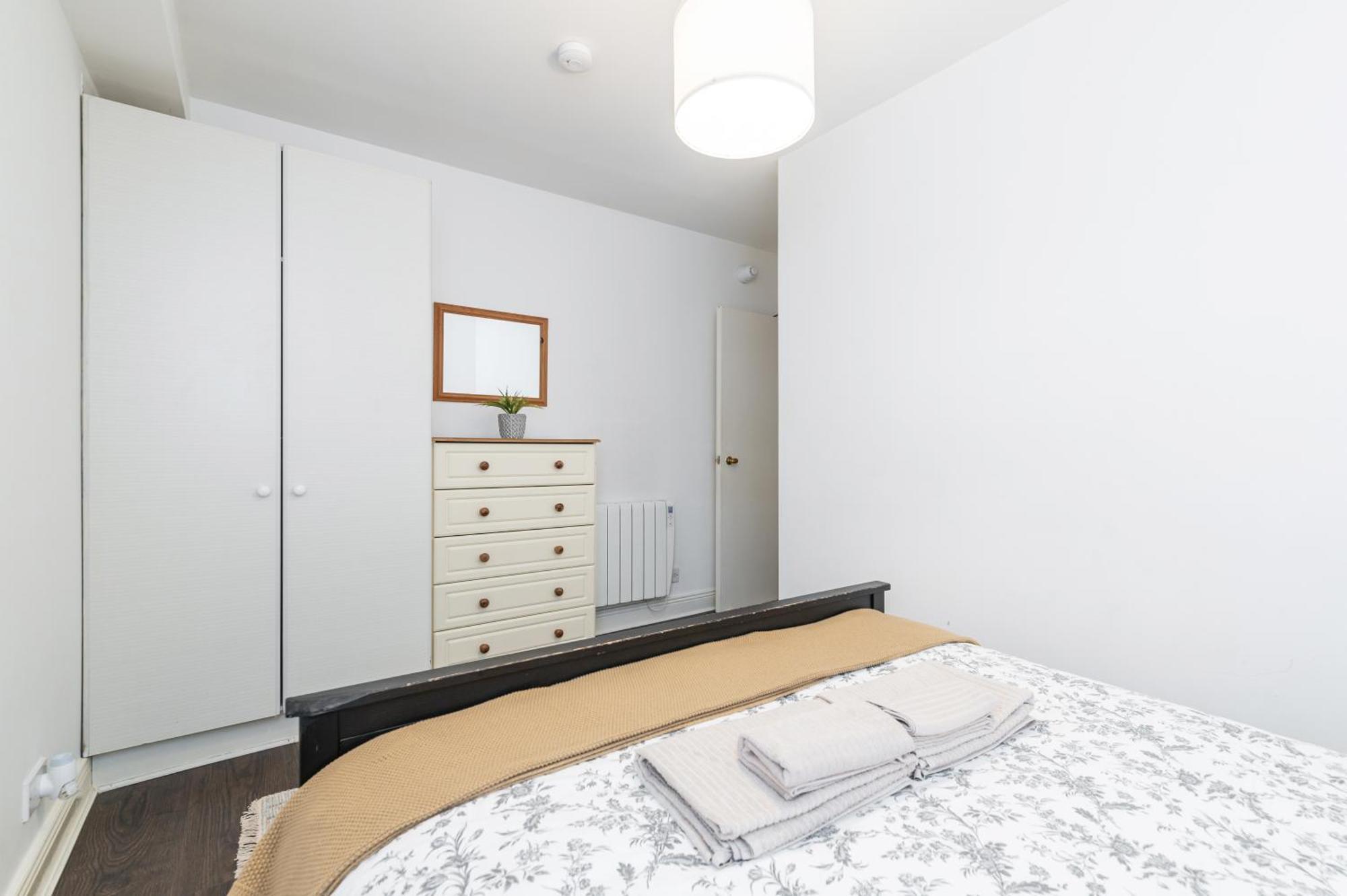 Apartment Lovely 2-bed In The Heart Of *