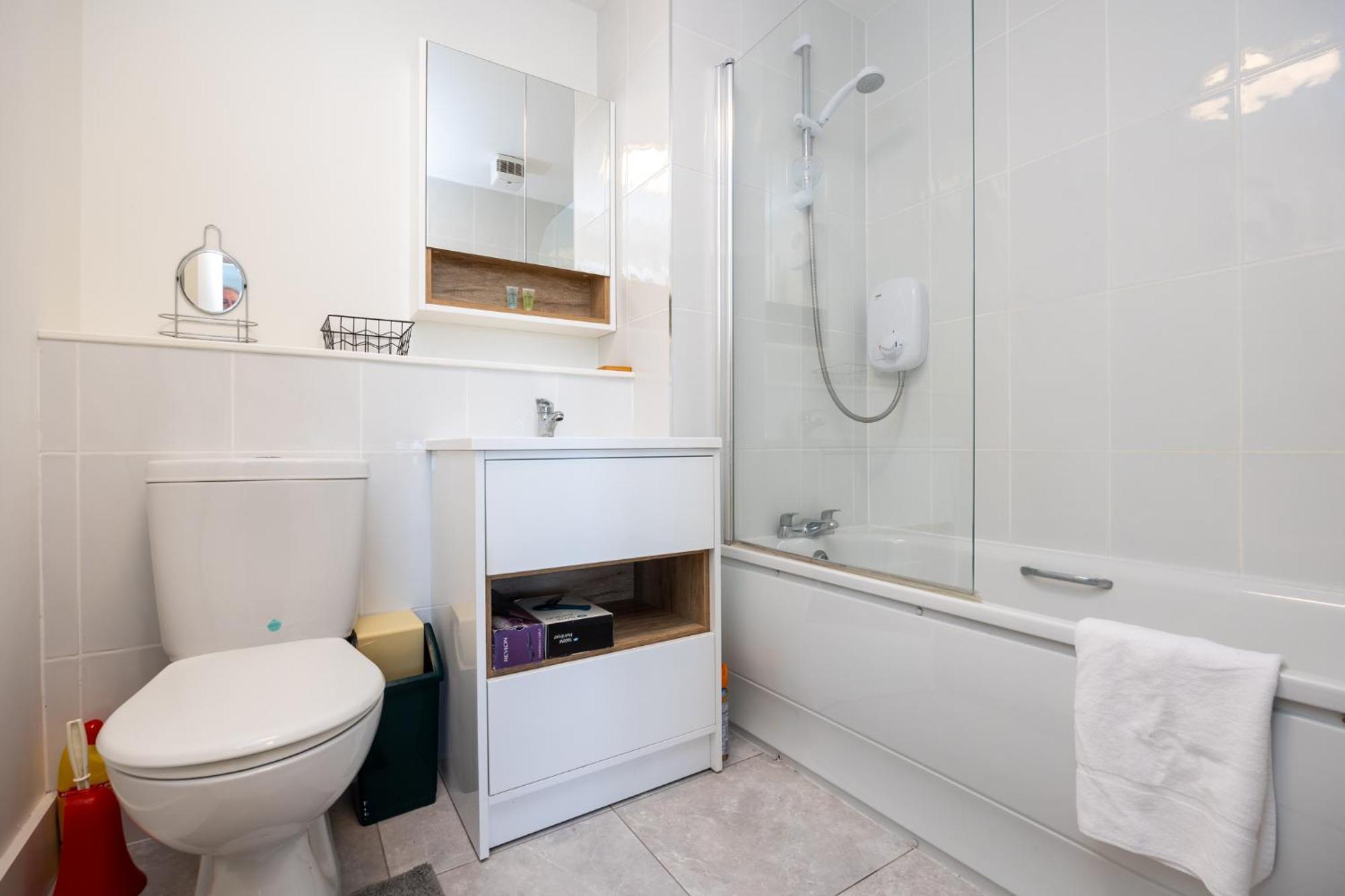 Flat W/ Balcony & Canal View - 4min To Station Apartment Dublin