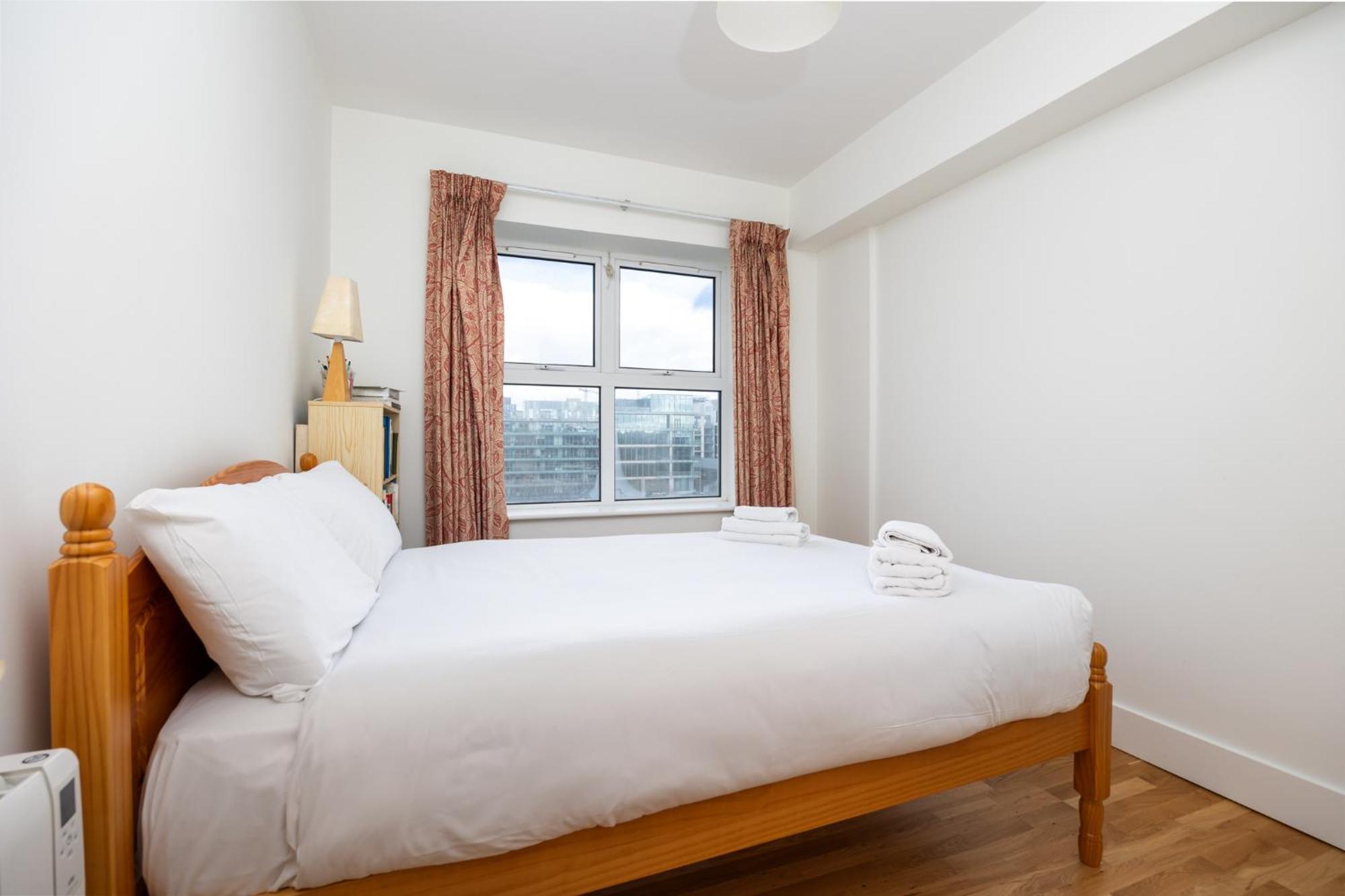Flat W/ Balcony & Canal View - 4min To Station * Dublin
