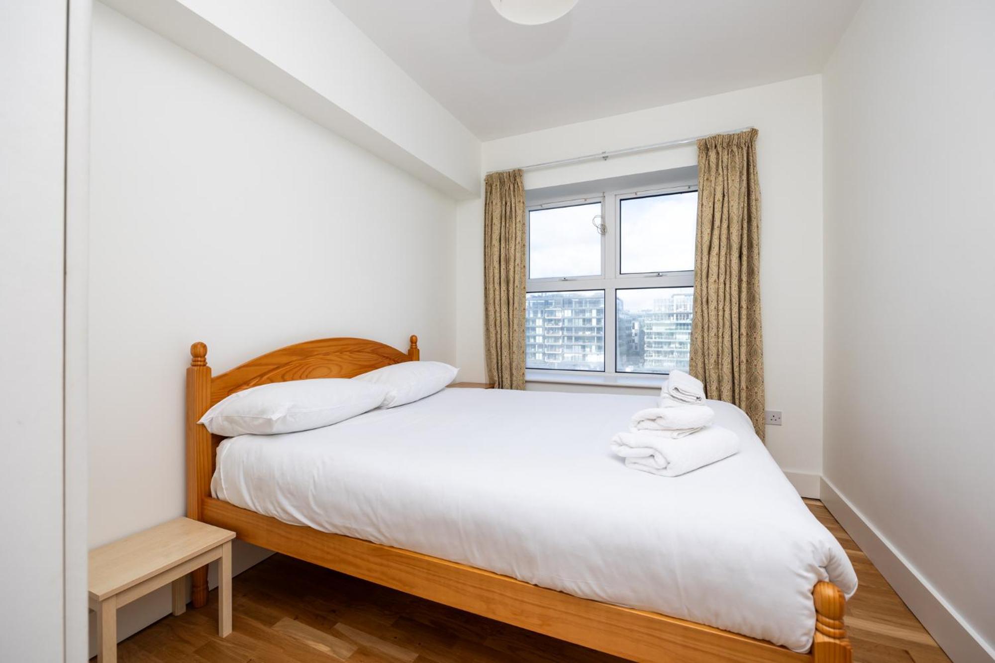 Flat W/ Balcony & Canal View - 4min To Station