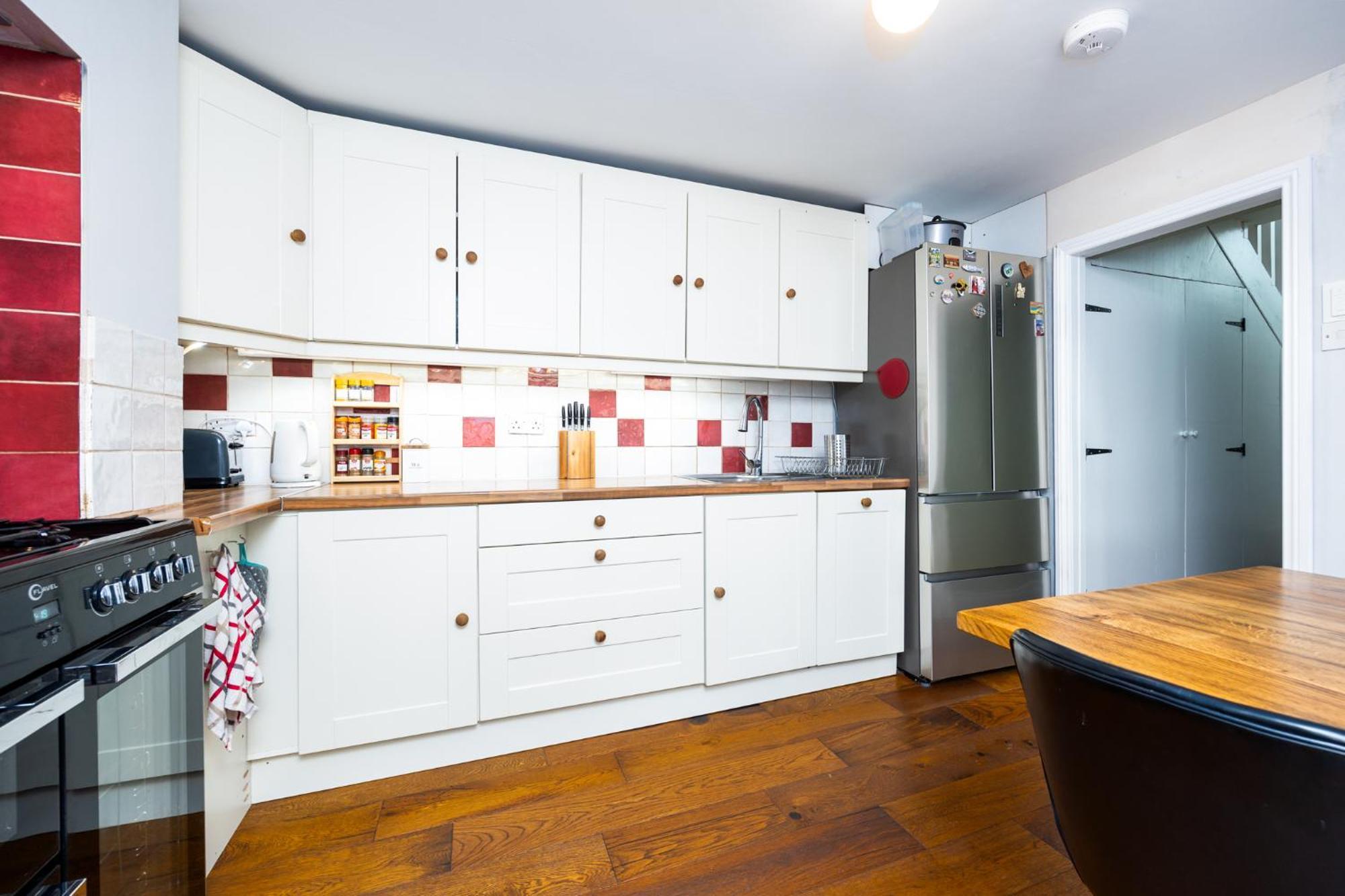 Charming Victorian 3bd Townhouse With Free Parking Apartment