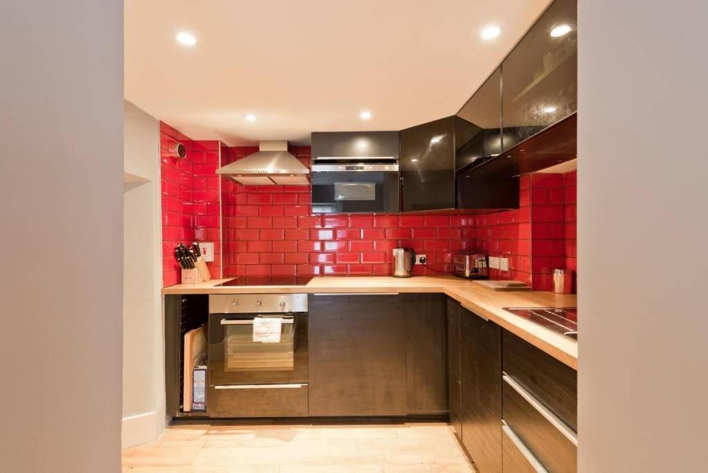 Beautiful, Large 4 Bedroom City Centre Townhouse * Dublin