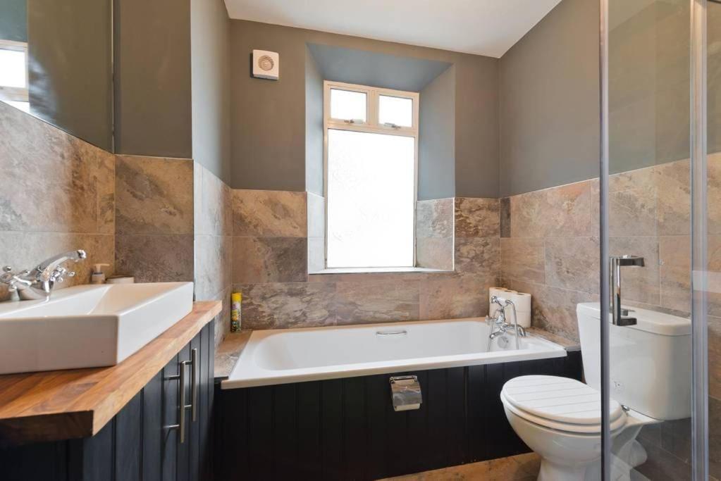 Beautiful, Large 4 Bedroom City Centre Townhouse *