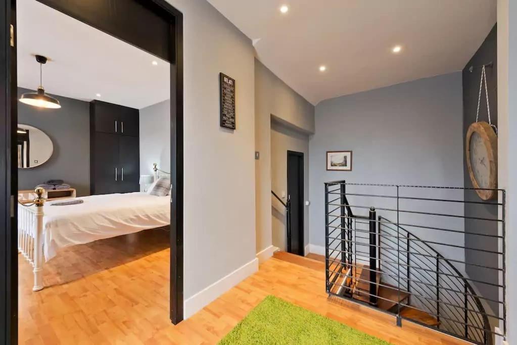 Beautiful, Large 4 Bedroom City Centre Townhouse * Dublin