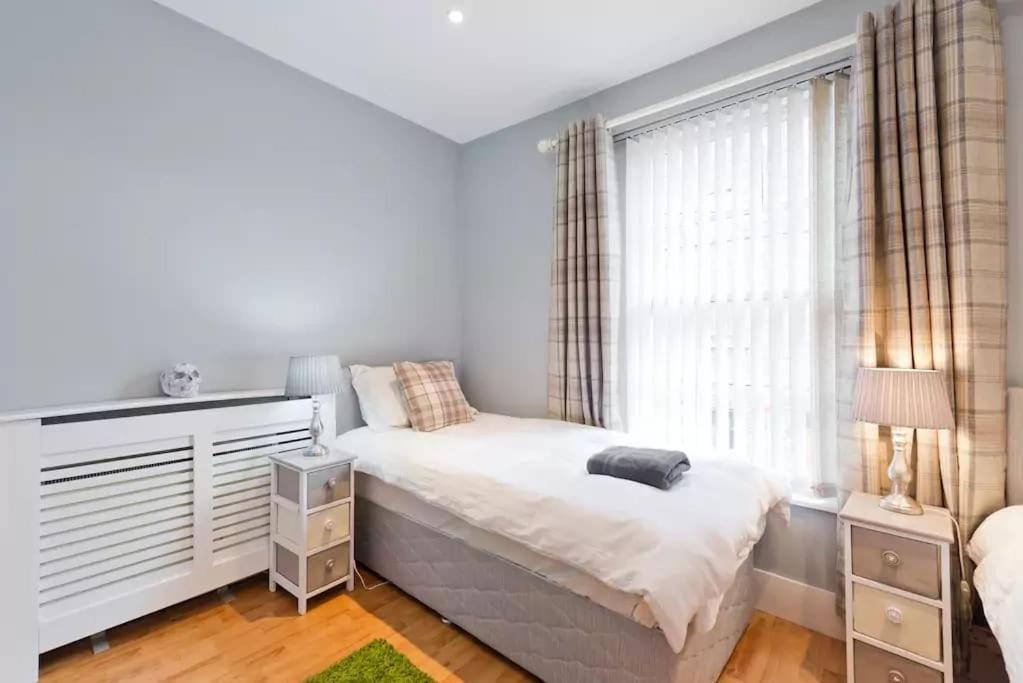 Apartment Beautiful, Large 4 Bedroom City Centre Townhouse