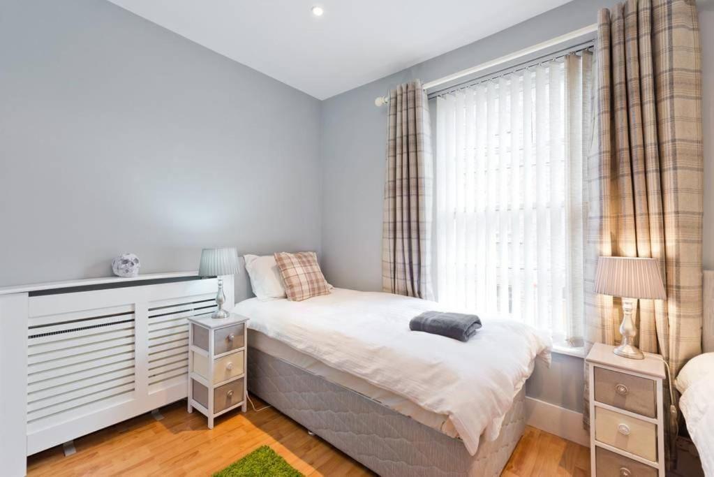 Beautiful, Large 4 Bedroom City Centre Townhouse
