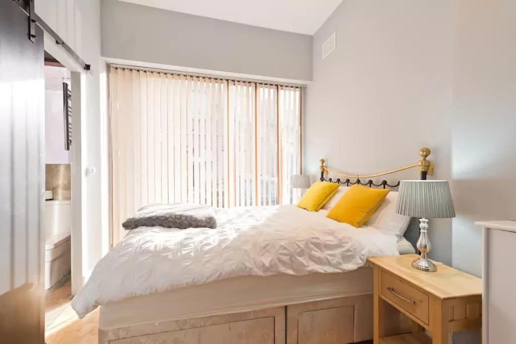 Beautiful, Large 4 Bedroom City Centre Townhouse * Dublin