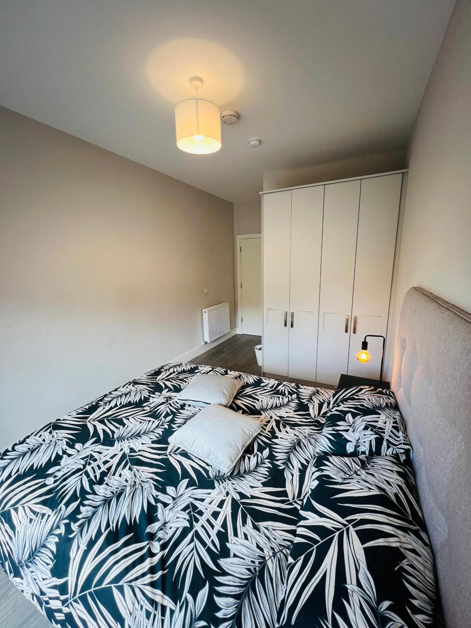Private King Size In Well Decorated Shared Flat Apartment