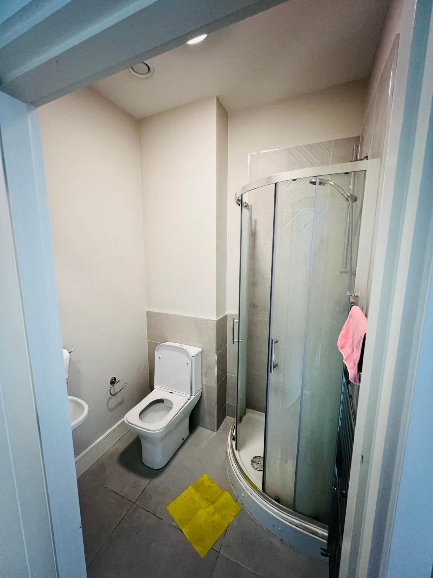 Private King Size In Well Decorated Shared Flat Apartment Dublin