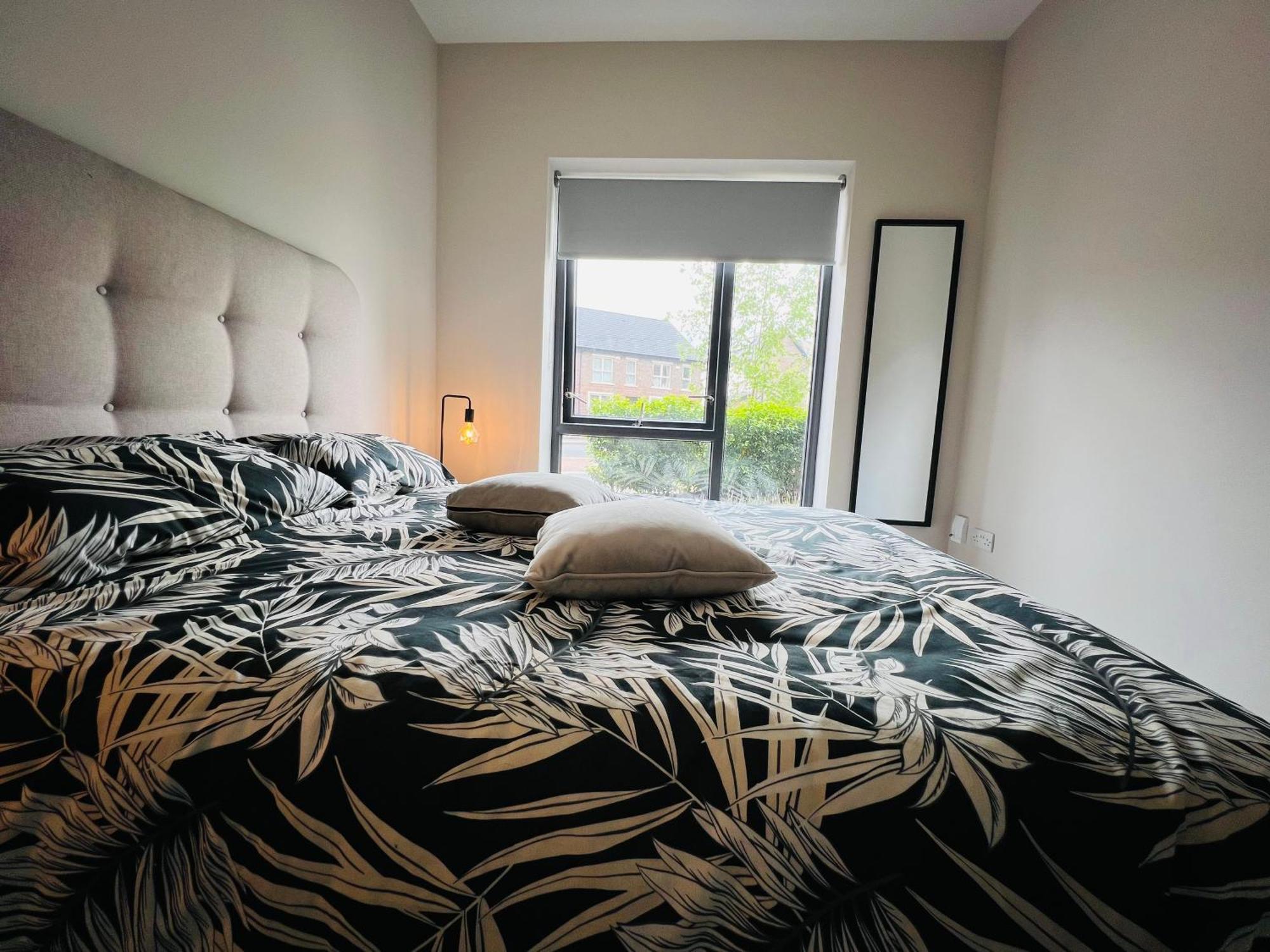 Private King Size In Well Decorated Shared Flat Apartment *