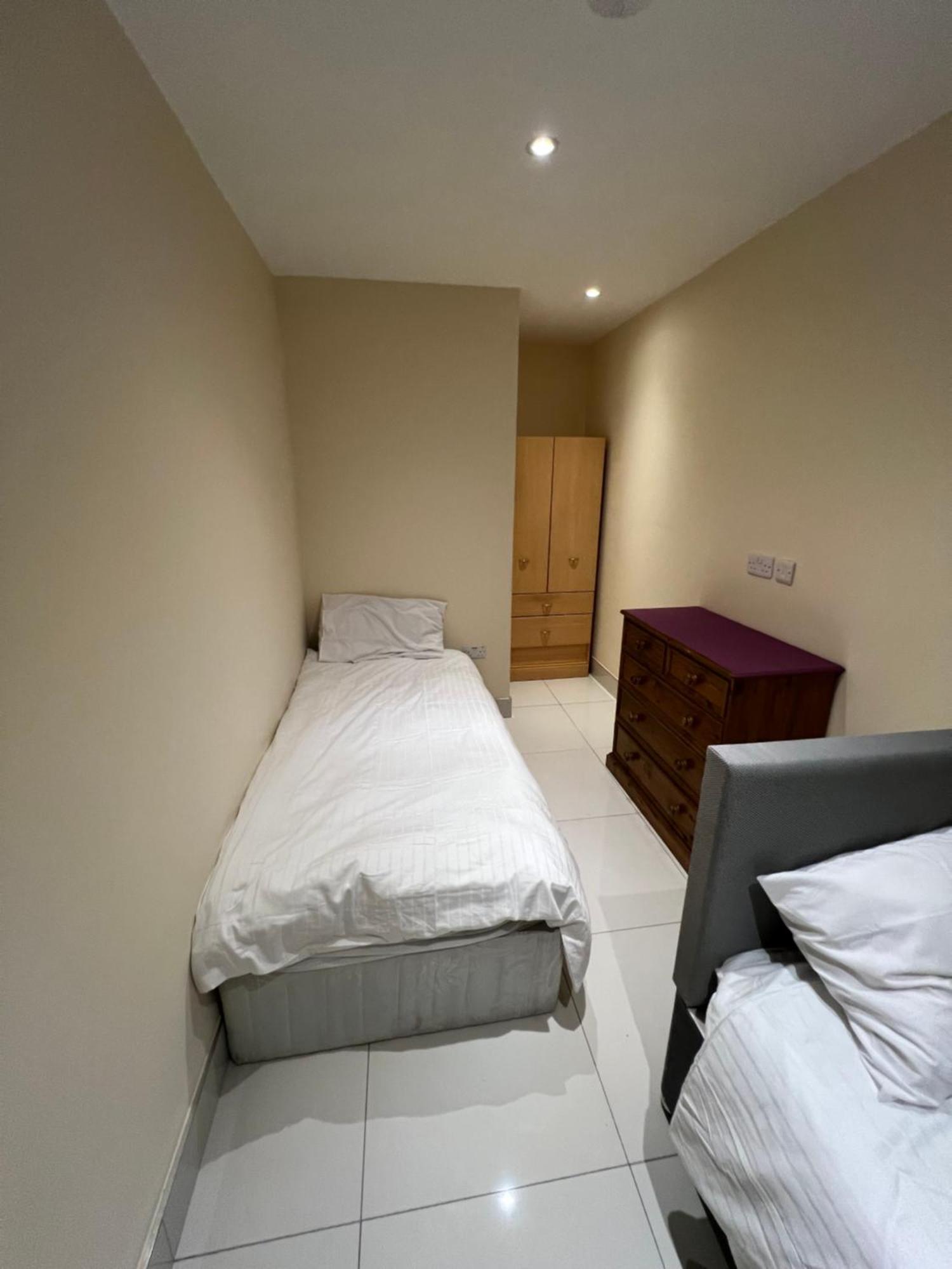 Lovely - Just 15 Mins To Centre Guest house