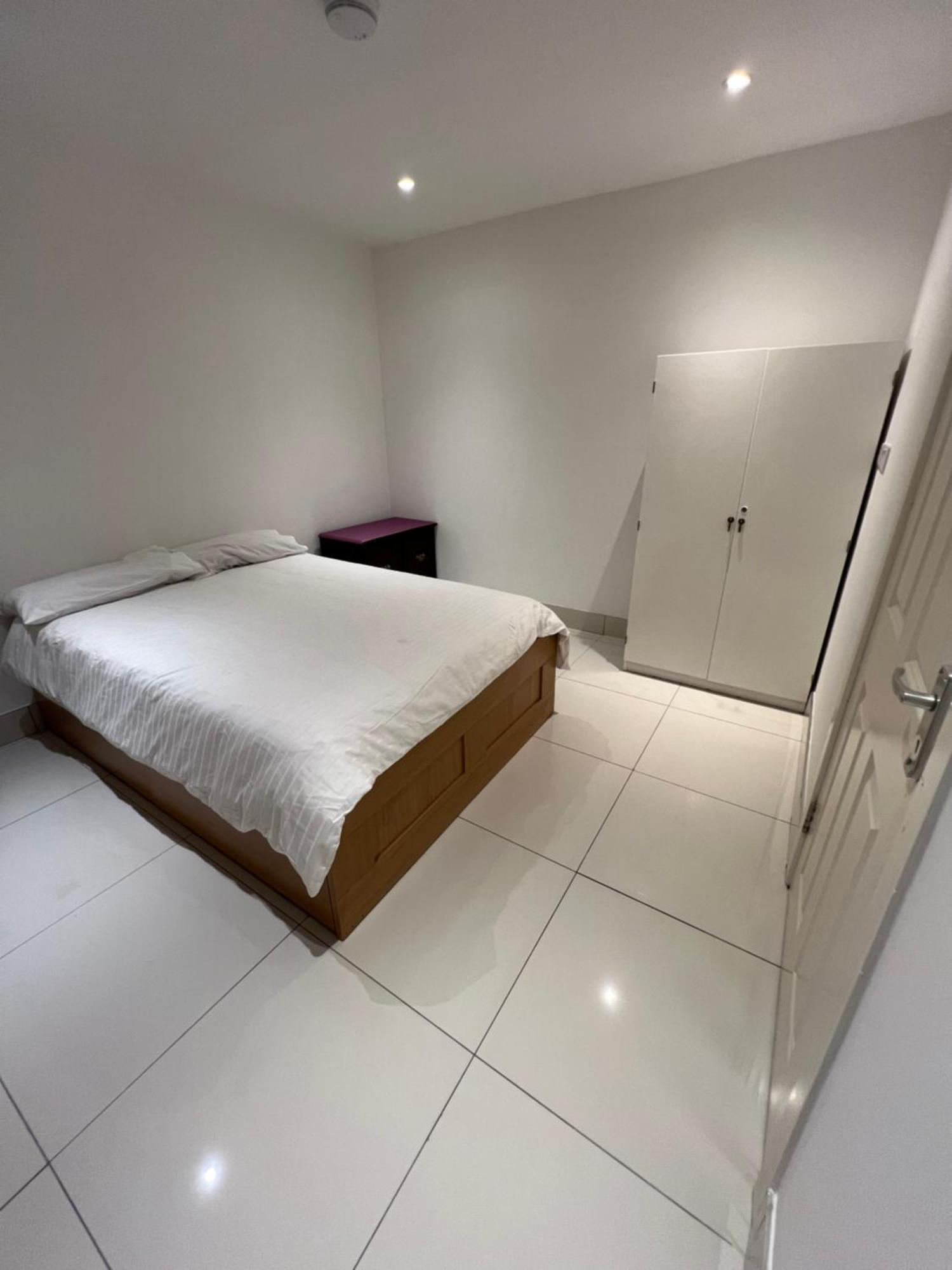 Guest house Lovely - Just 15 Mins To Centre *