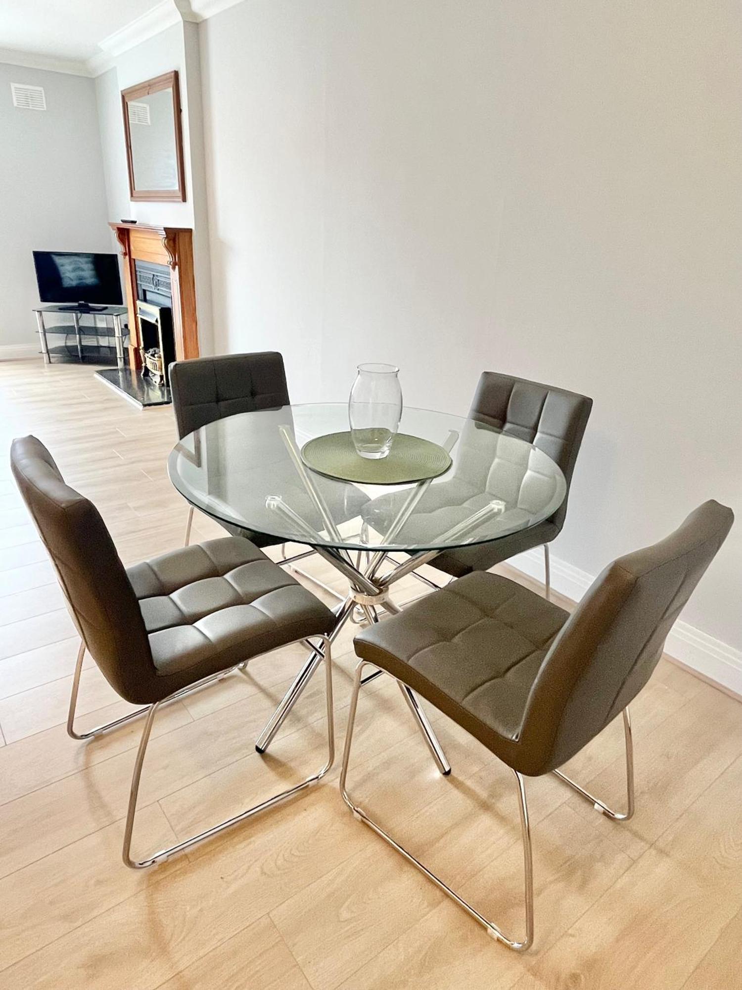 - 2 Bedrooms Apartment *