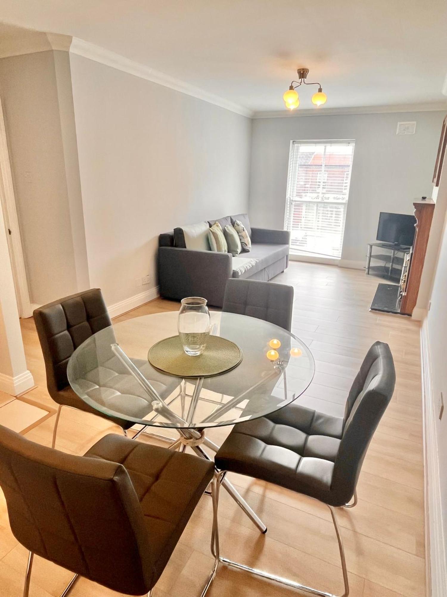 - 2 Bedrooms Apartment