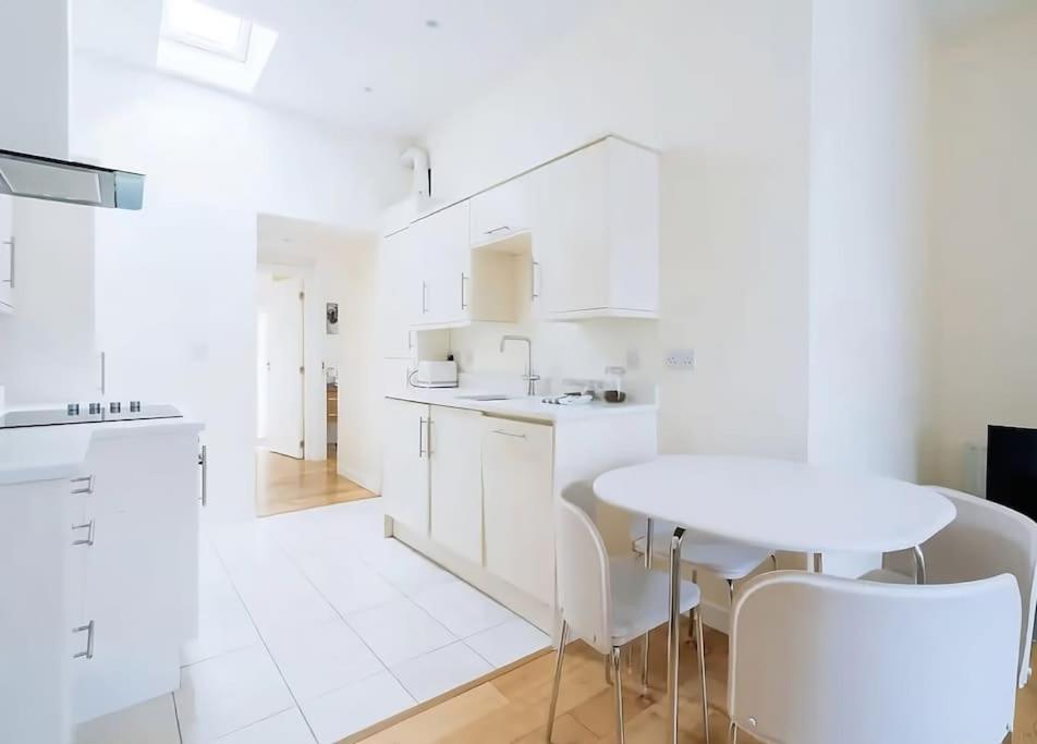 Apartment Lovely 2bd In Citycenter