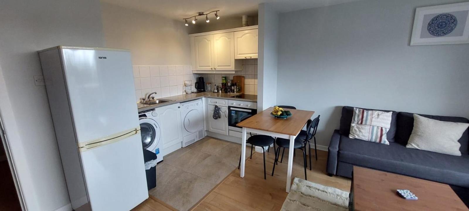 Spacious 1bd In Centre 9mins To Jervis *