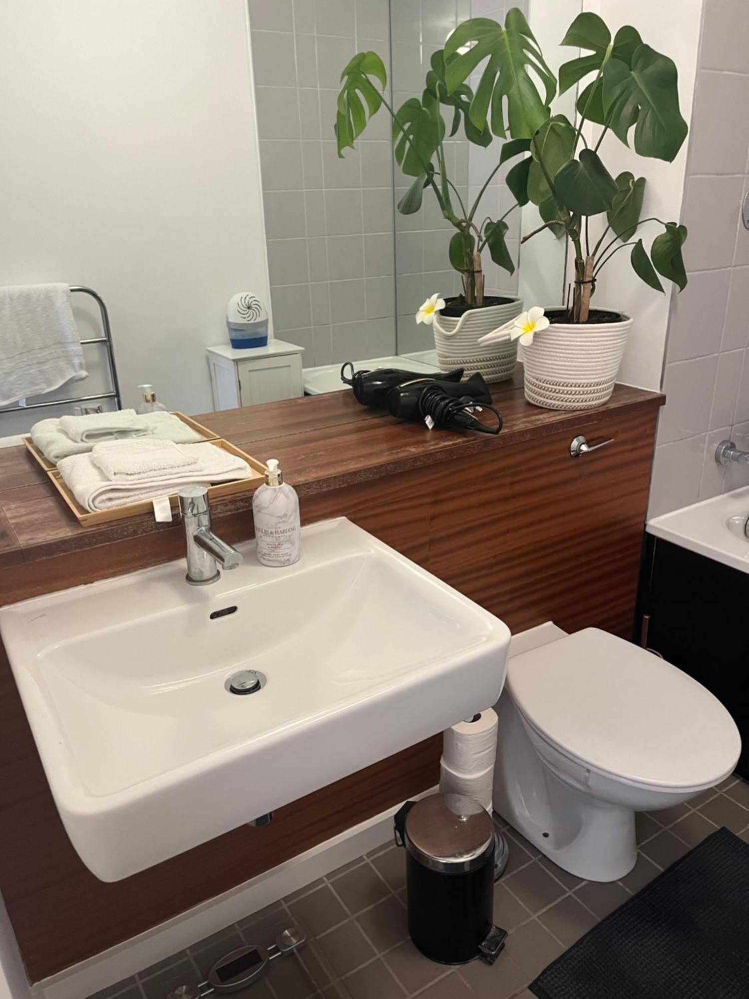 The King Size Bed And Private Bathroom Homestay *