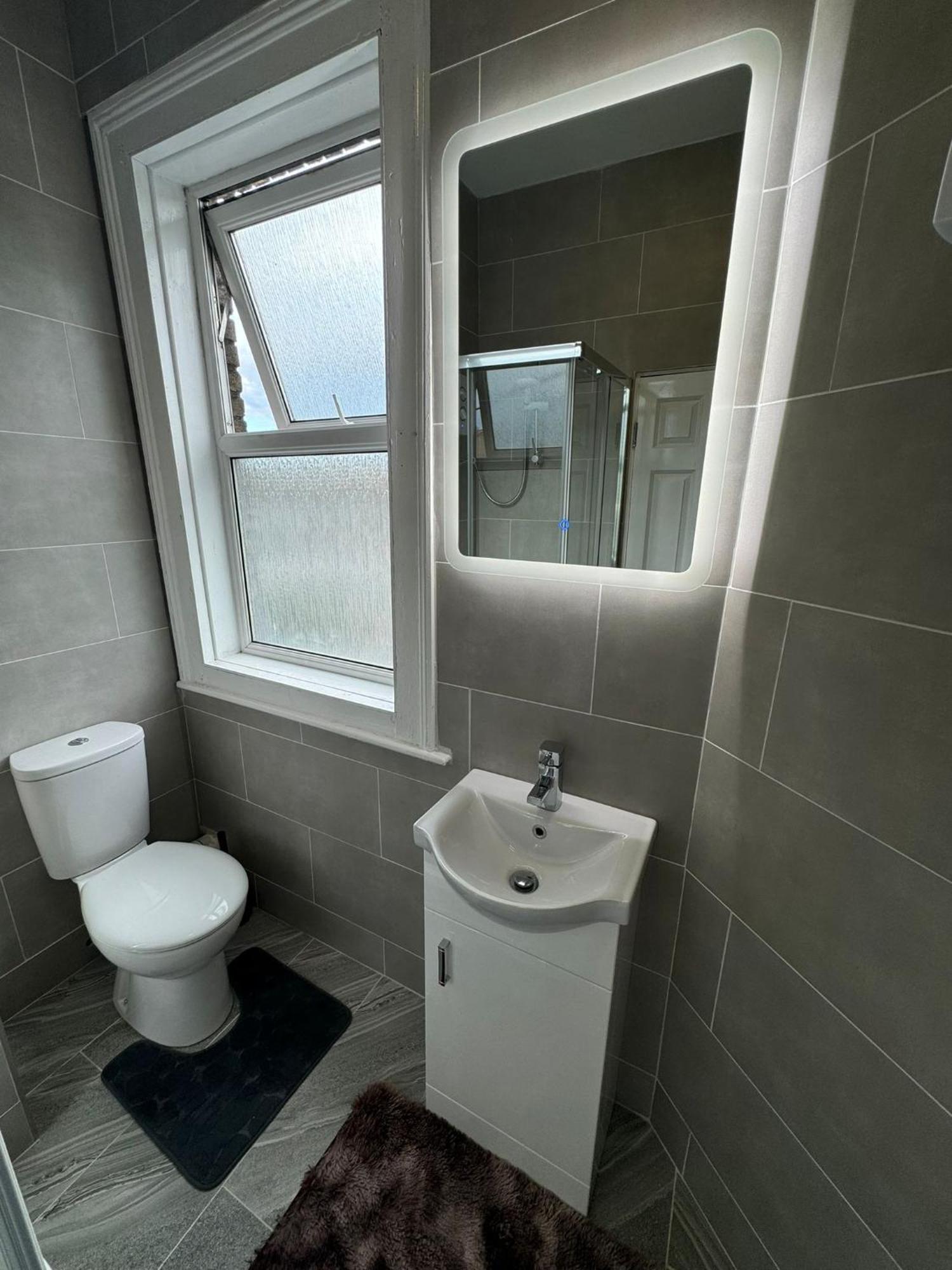 Superb Double Room Near Croke Park - 3 Guest house *
