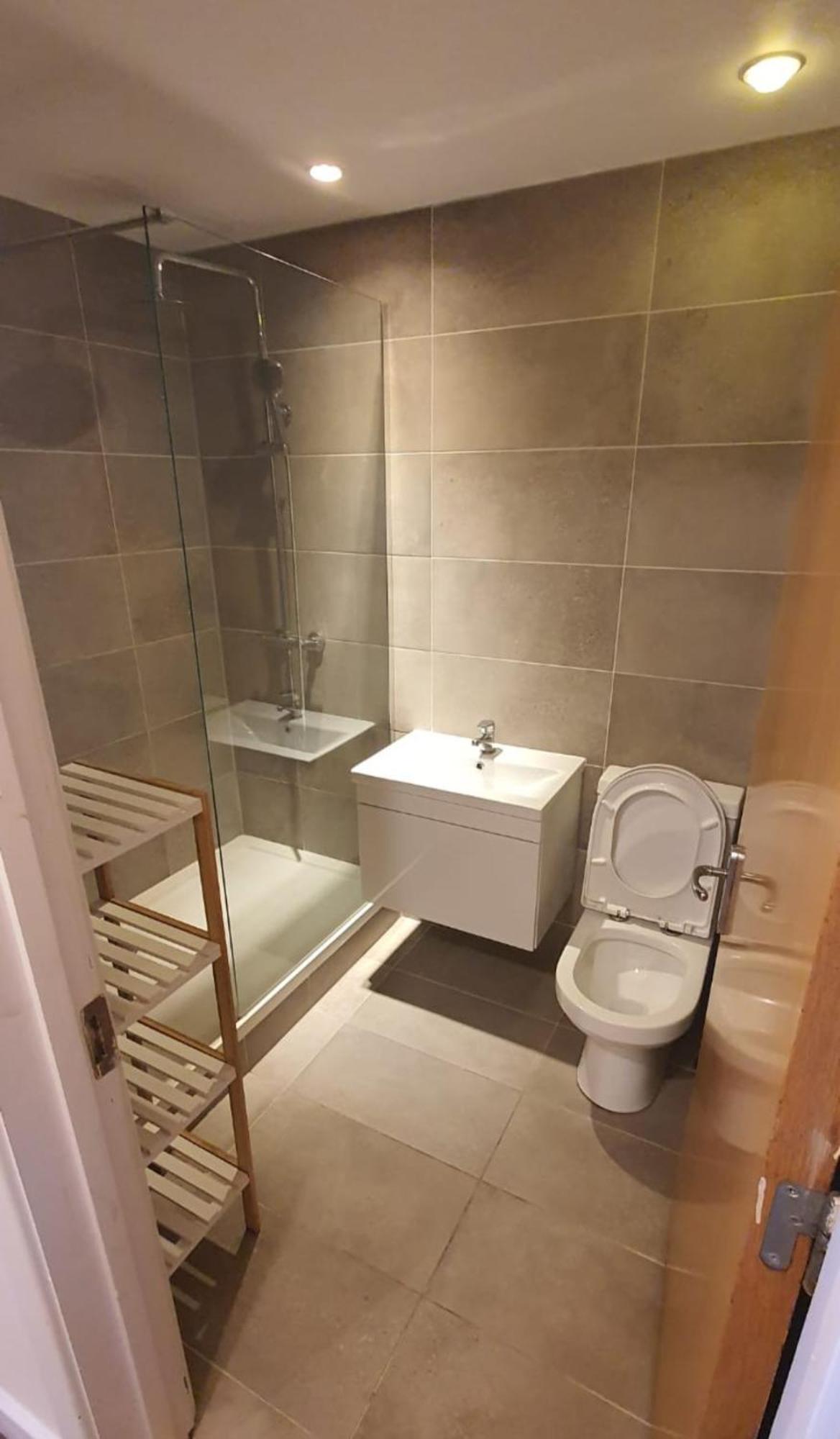 In The Heart Of 2 Bedrooms Apartment *